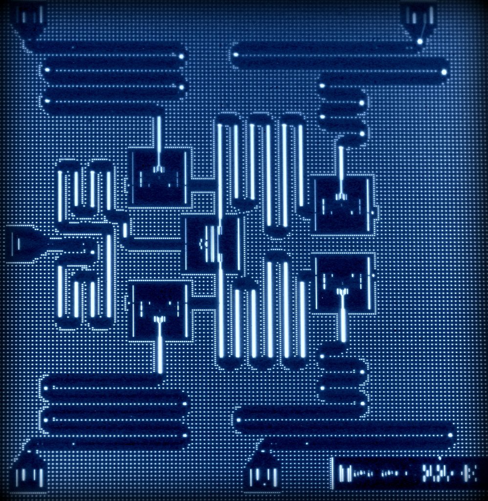 Layout of IBM's five superconducting quantum bit device from 2015